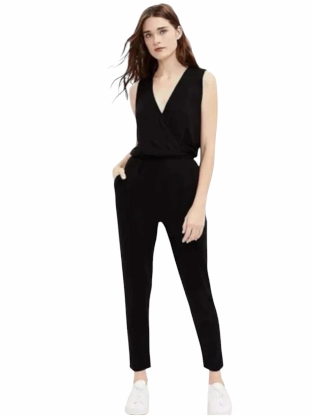 Lou & Grey sleeveless black jumpsuit With a V-neckline and side pockets Size Med